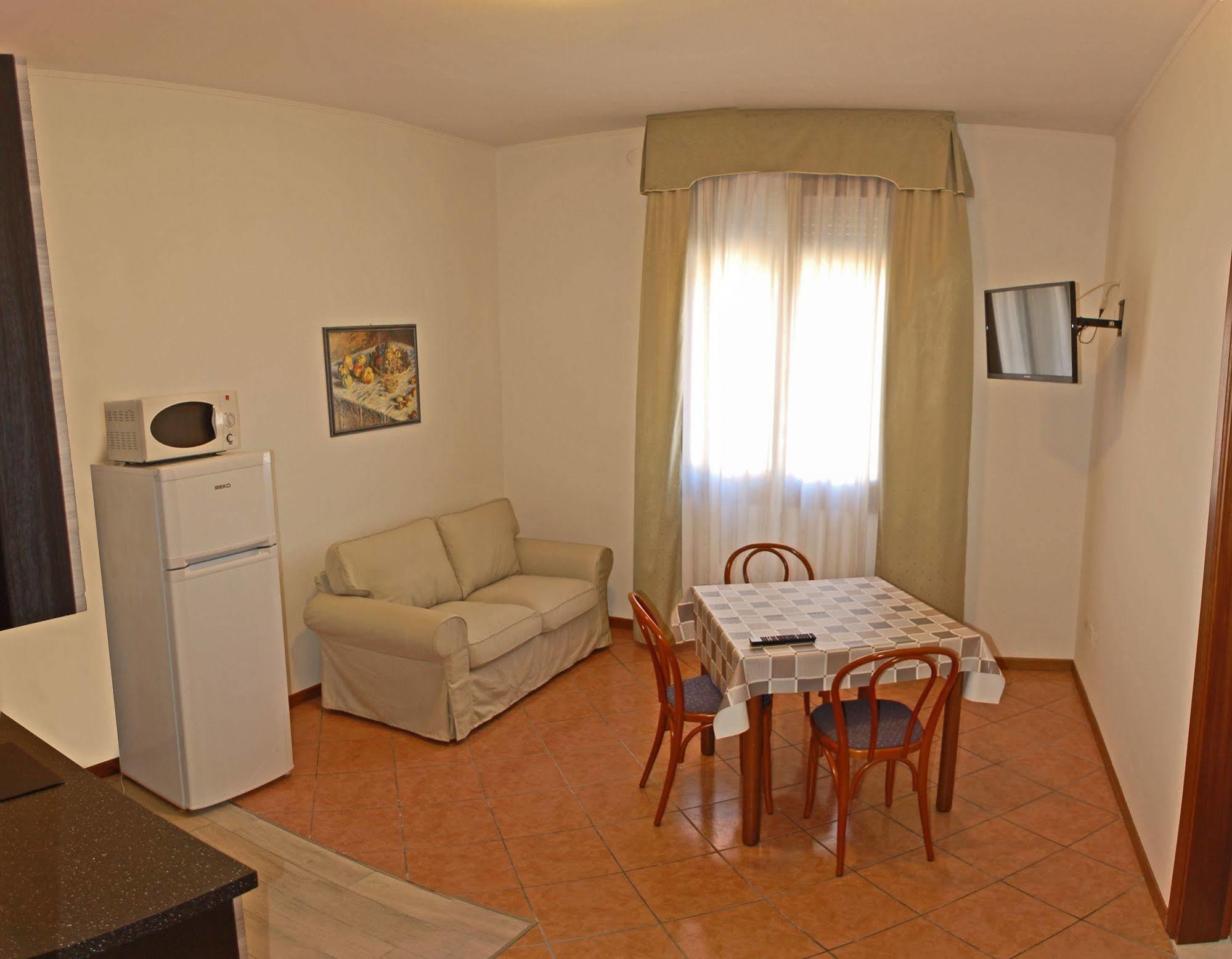 Residence Piccola Oasi 诺文塔 外观 照片