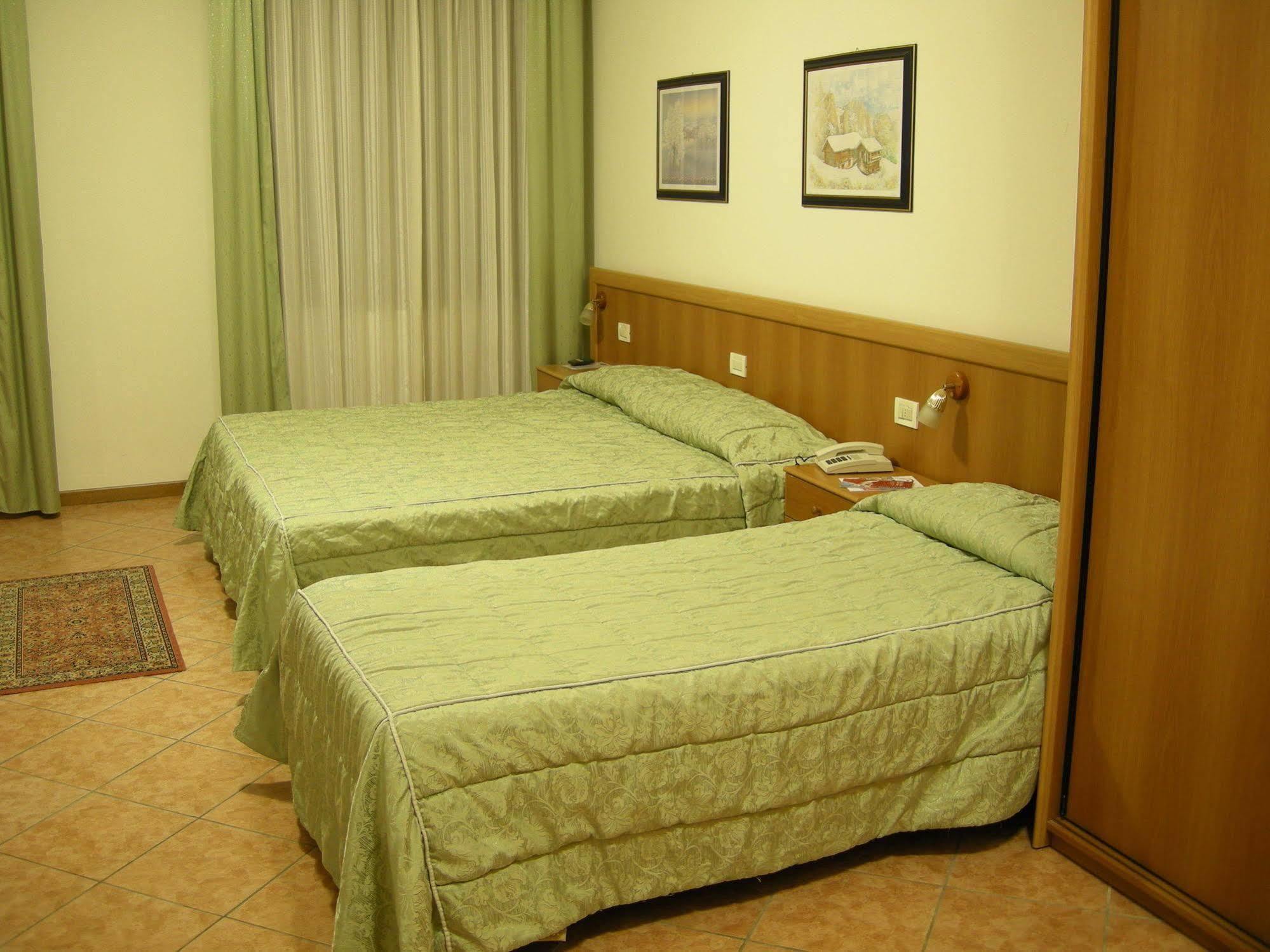 Residence Piccola Oasi 诺文塔 外观 照片